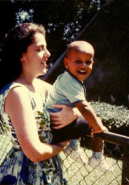 Barackas Obama su motina