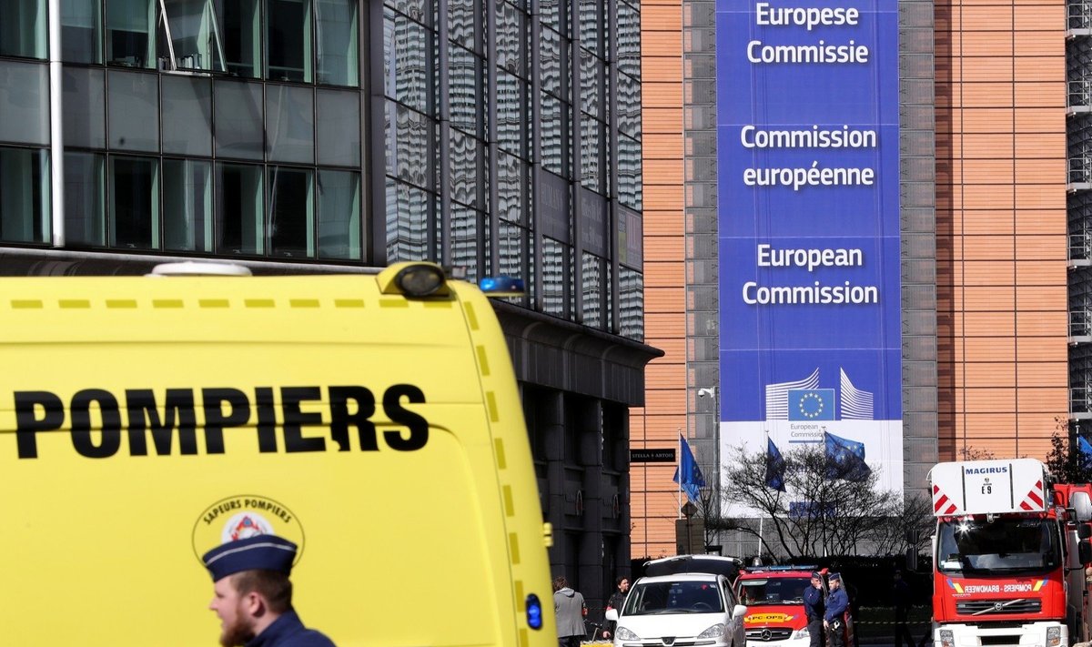Iš pastato šalia ES būstinės Briuselyje dėl pranešimo apie bombą evakuoti žmonės