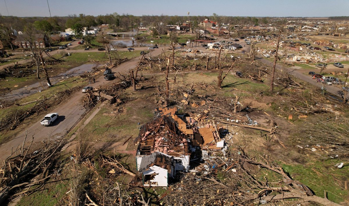 Per tornadą Misisipėje žuvo mažiausiai 25 žmonės, „beveik viskas nušluota“