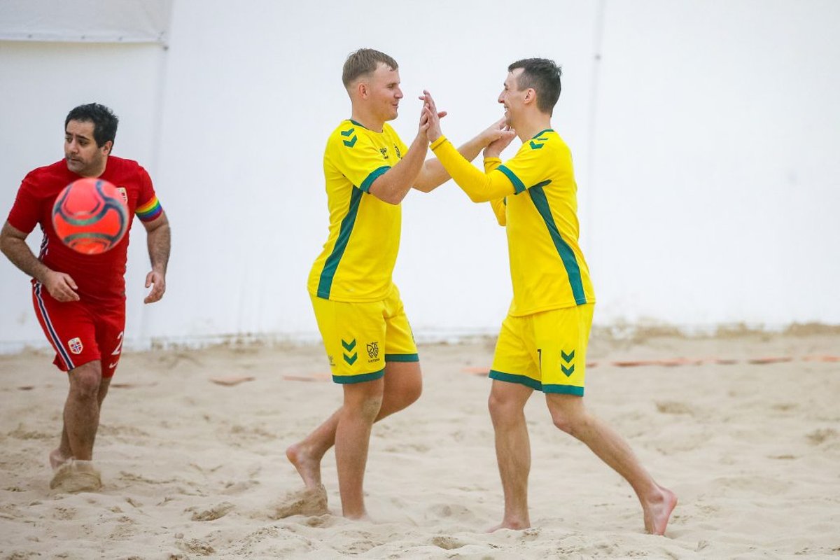Reprezentacje Litwy w piłce nożnej plażowej i reprezentacje dziewcząt odkryły swoich przeciwników