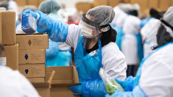 Ruošiasi pasauliui po pandemijos: verslas sparčiai leidžia pinigus gamyklų plėtrai