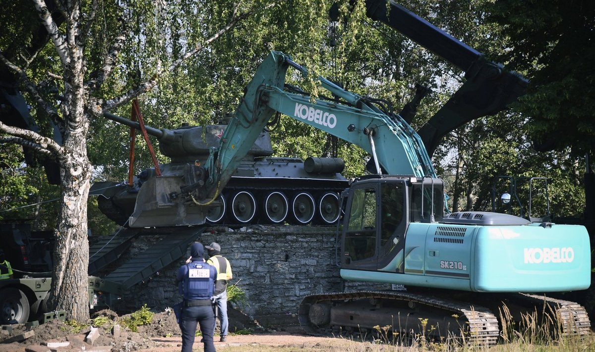 Estijoje iš viešosios erdvės bus pašalinti okupacijos simboliai