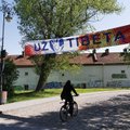 Vilniuje Tibeto skvere atidengiama lentelė lietuvių ir tibetiečių kalbomis
