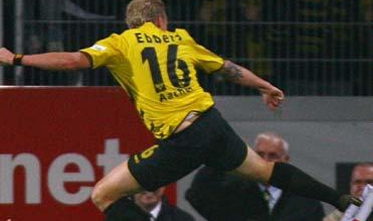 Marius Ebbers kung-fu stiliumi džiaugiasi įvarčiu į "FSV Mainz 05" klubo vartus per Vokietijos čempionato rungtynes "Alemannia Aachen" - "FSV Mainz 05" 3:1, spalio 13, 2006. 