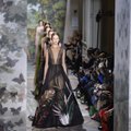 „Valentino“ Paryžiuje pristatė itin lauktą Aukštosios mados kolekciją