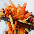 Traškios morkų salotos pagal Alfą Ivanauską