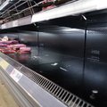 Dėl pandemijos vaizdas maisto parduotuvėse – kaip per sovietmetį: įspėja apie galimus padarinius ir Lietuvai