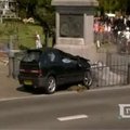 Per karalienės paradą Nyderlanduose automobilis rėžėsi į minią
