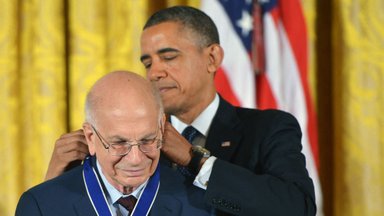 Mirė Nobelio premijos laureatas Danielis Kahnemanas