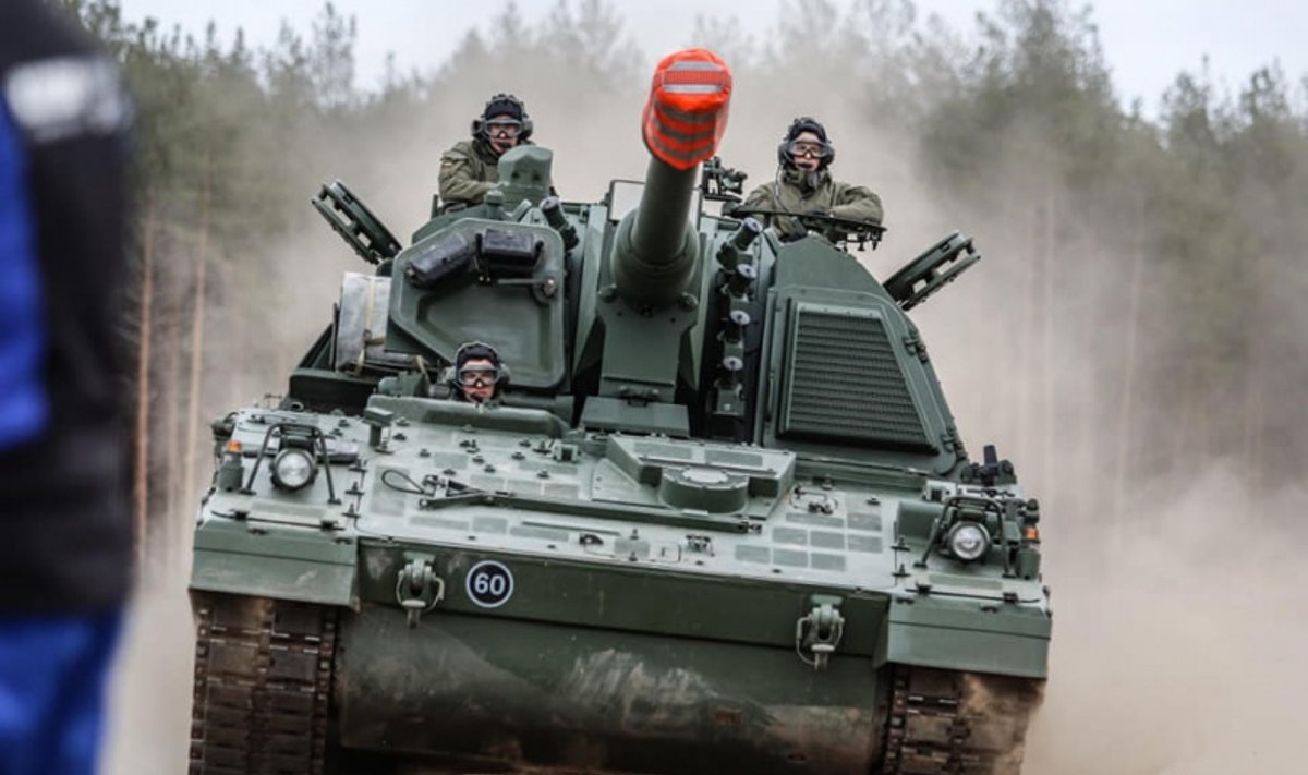 Lietuvos kariuomenės savaeigė haubica "PzH 2000"
