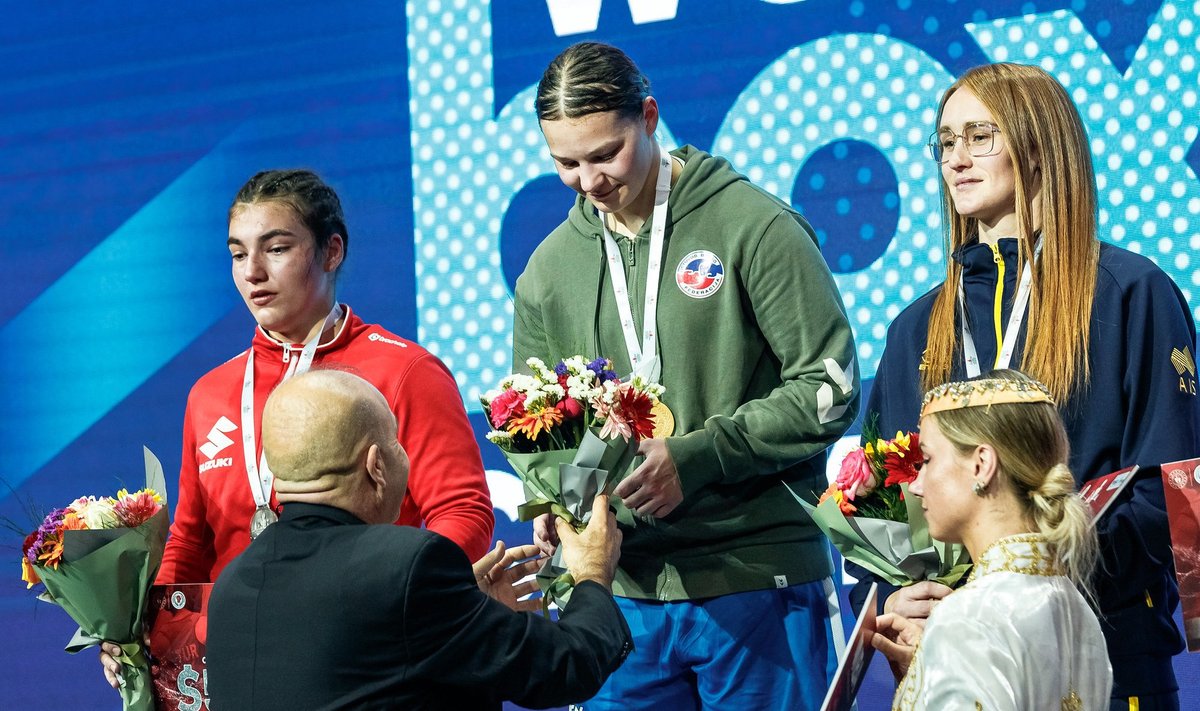 Gabrielė Stonkutė finalinėje kovoje ir apdovanojimų ceremonijoje / FOTO: IBA