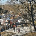 Avarija Vilniaus rajone – ugniagesiai vadavo prispaustą vyrą ir dvynius vaikus