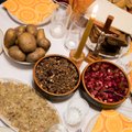 Pilnas Kūčių stalas be vargo: vis dažniau lietuviai šventinę vakarienę perka iš restoranų