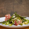 Smidrų salotos – nuostabaus skonio patiekalas, papuošiantis ir šventinį stalą