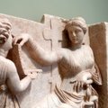 Užvirė debatai dėl senovės graikų laikų statulos: ką laiko tarnaitė?