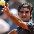 „Roland Garros“ turnyre R.Federeris netikėtai pralaimėjo setą, bet po to šventė rekordinę pergalę