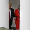 Naujos detalės: po susitikimo su Trumpu – paniškas Theresos May skambutis namo