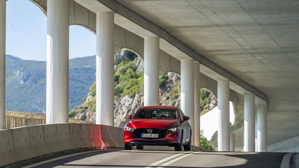 Pasigyrė: „Mazda3“ varikliuose – tai, ką benzininiai ir dyzeliniai turi geriausia
