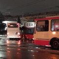 Autobusų avarija Vilniuje paralyžiavo eismą, sustojo viešasis transportas