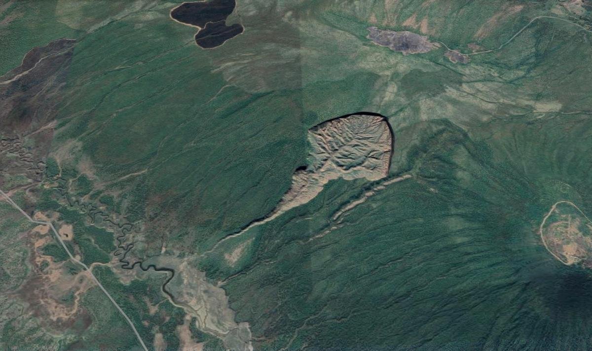 Amžinasis įšalas Batagajaus krateryje. L. Vdovina, Yana Geological Service/NASA/google.maps nuotr.