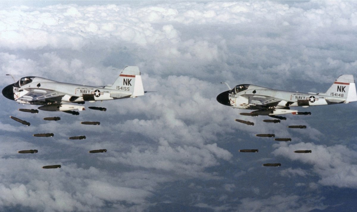 JAV Karinių jūrų pajėgų bombonešiai Vietname