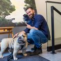 Vilniaus kavinėje danų dailininko staliuką nuvertęs šuo tapo paveikslo herojumi