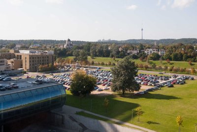 Automibilių stovėjimo aikštelė prie Seimo