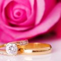 Dėl neįvykusių vestuvių – arši garsaus verslininko ir jo mylimosios kova dėl žiedo su briliantu