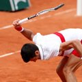 Negailestingai raketę „nubaudęs“ Džokovičius prasibrovė į „French Open“ aštuntfinalį