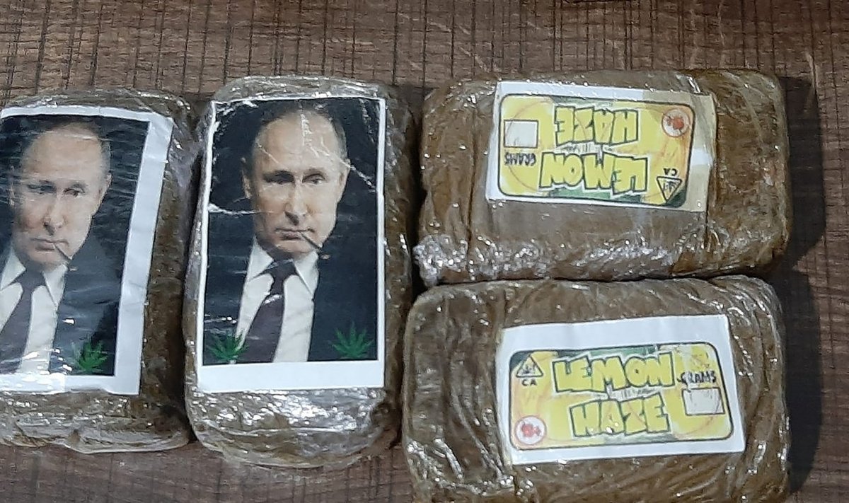 Ant pakuočių buvo pavaizduotas Rusijos prezidentas Vladimiras Putinas