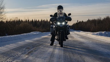 „Baltic to Arctic 2“: Karolis Mieliauskas motociklu kirto Poliarinį ratą ir papasakojo apie važiavimą šaltyje