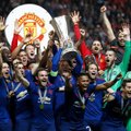 „Manchester United“ triumfuoja: rankose – UEFA Europos taurė ir bilietas į Čempionų lygą
