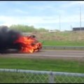 Dramatiškame vaizdo įraše – degantis mokyklos autobusas