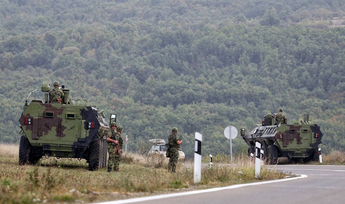 Serbijos kariai prie sienos su Kosovu