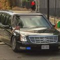 JAV prezidento neįveikiamas automobilis Airijoje susidūrė su neįveikiama kliūtimi