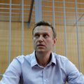 Kalinamas Kremliaus kritikas Navalnas pradėjo dirbti kolonijos siuvimo ceche