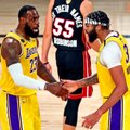 „Lakers“ vietos intrigai nepaliko – NBA finalo starte triuškino prigesusią „Heat“ komandą