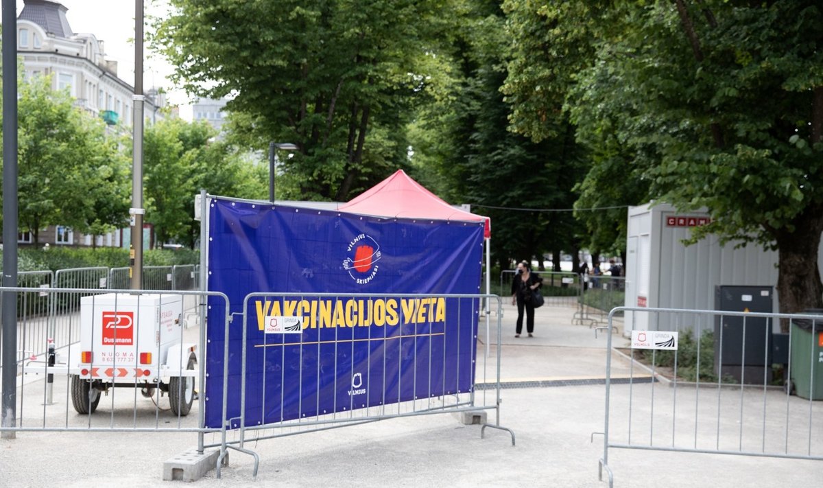 Vakcinavimo punktas Lukiškių aikštėje