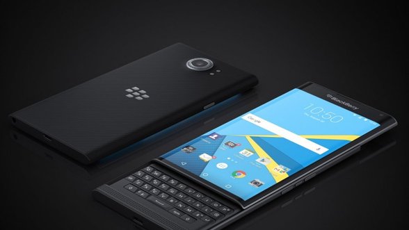 „BlackBerry“ palūžo: pristatė pirmąjį savo telefoną su „Android“ sistema