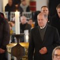 Vokietijos kancleris dalyvavo traukinio išpuolio paauglių aukų laidotuvėse