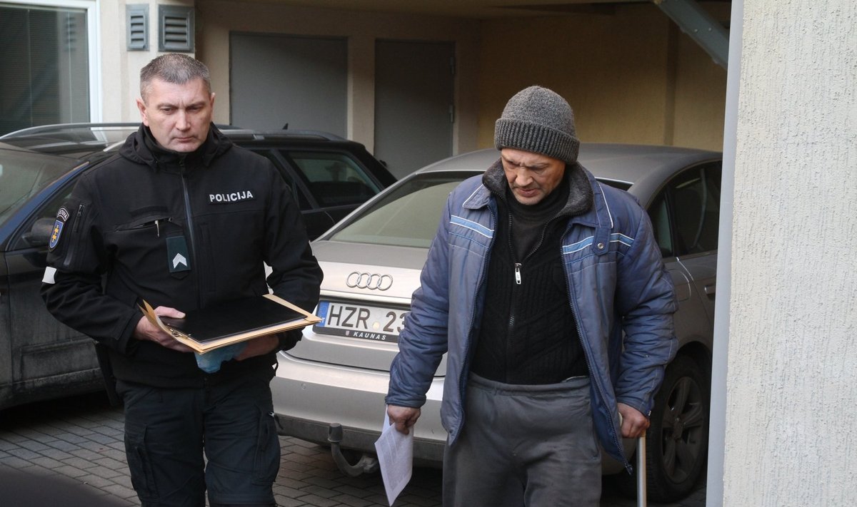 Įtariamųjų nužudymu suėmimas Kauno apylinkės teisme