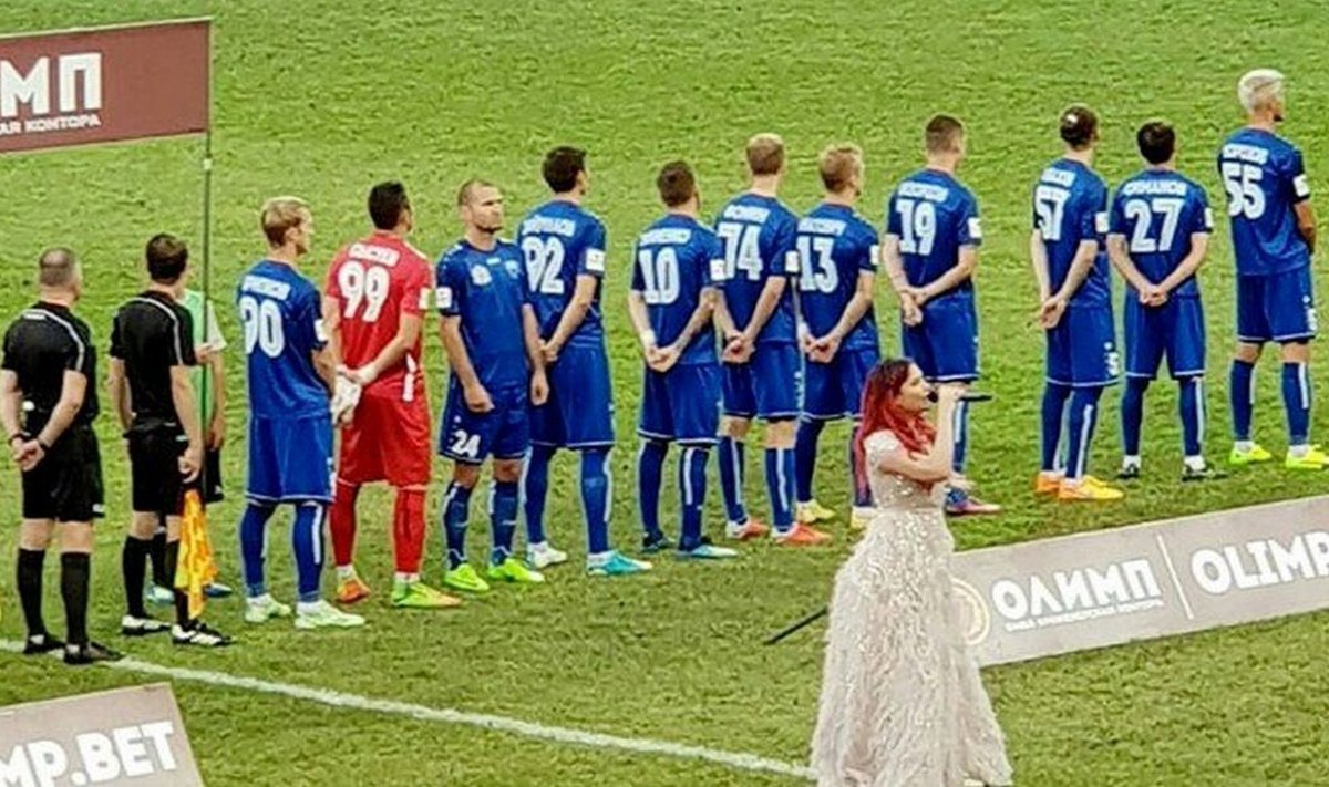 Украинский футболист не повернулся к флагу России