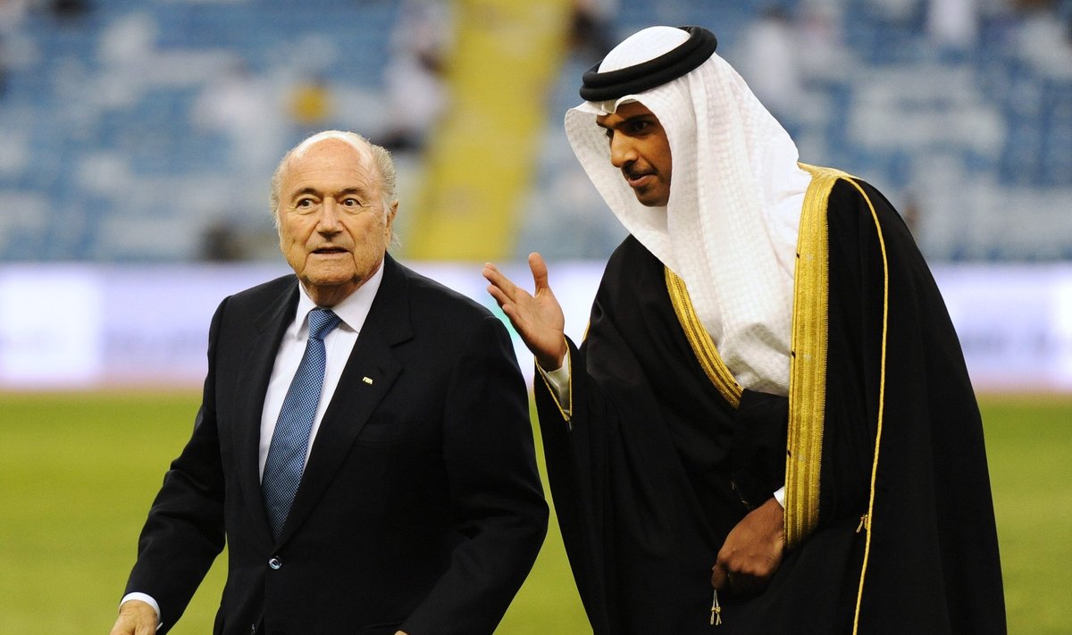 FIFA prezidentas Josephas Blatteris su Kataro atstovu 