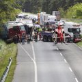Slovakijoje susidūrus autobusui ir sunkvežimiui, vienas žmogus žuvo, dešimtys sužeisti