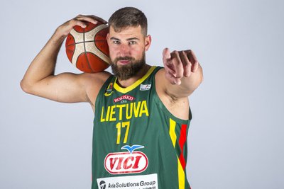 Naujos Lietuvos vyrų krepšinio rinktinės aprangos