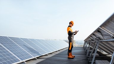 Nauja tendencija: prie saulės energijos pereina ir negamybinės įmonės