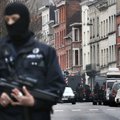 Vaizdo įraše - nesėkmingai sprukti mėginęs įtariamasis per reidą Briuselyje