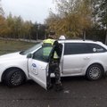 Latvijos pilietis taksi automobiliu per Lietuvos sieną gabeno du neteisėtus migrantus
