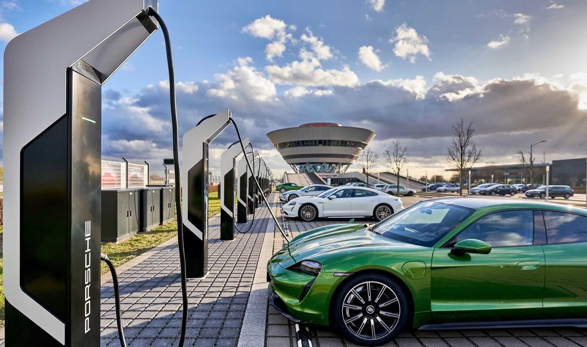 Porsche elektromobilių įkrovos stotelės