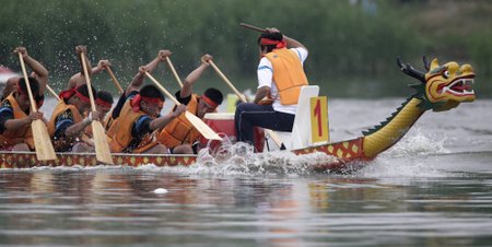 Pekine vyksta tradicinis „Drakonų laivų festivalis“
